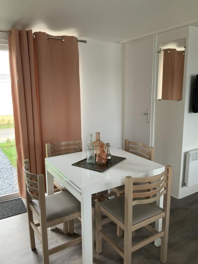 Chalet Zonnig Zeeland Hotel โอชต์คาเปลเล ภายนอก รูปภาพ