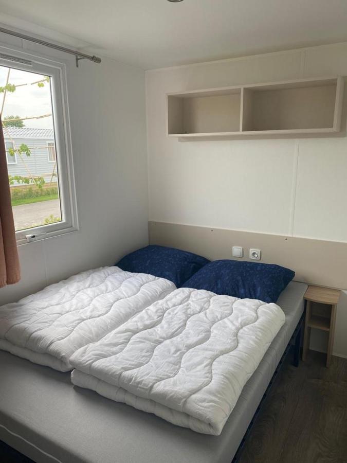 Chalet Zonnig Zeeland Hotel โอชต์คาเปลเล ภายนอก รูปภาพ
