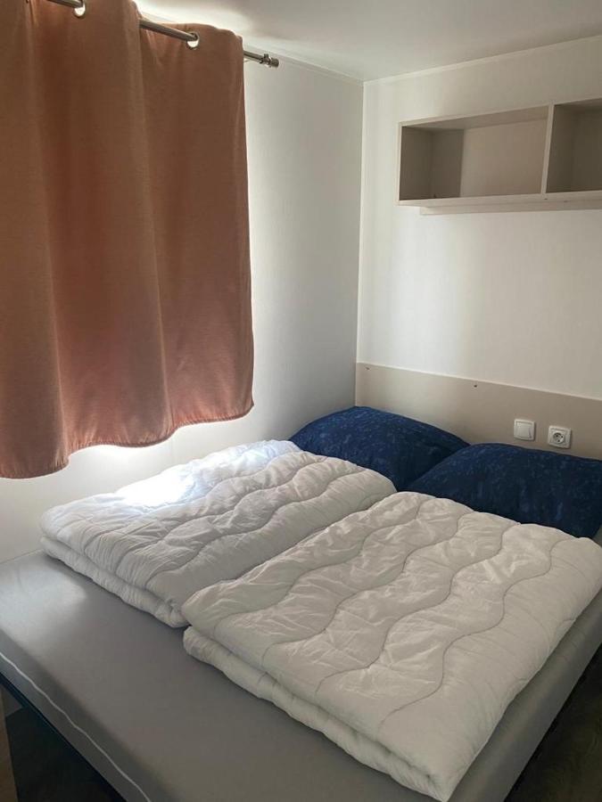 Chalet Zonnig Zeeland Hotel โอชต์คาเปลเล ภายนอก รูปภาพ