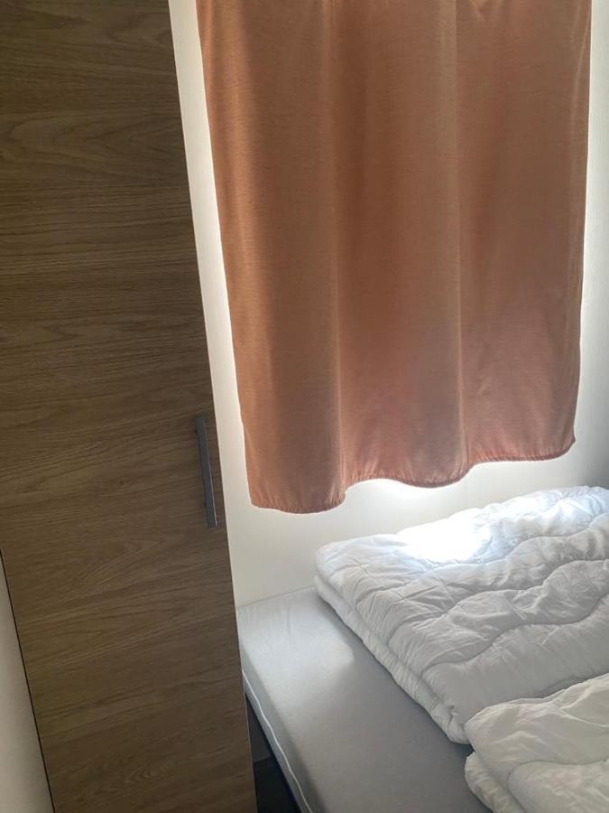 Chalet Zonnig Zeeland Hotel โอชต์คาเปลเล ภายนอก รูปภาพ