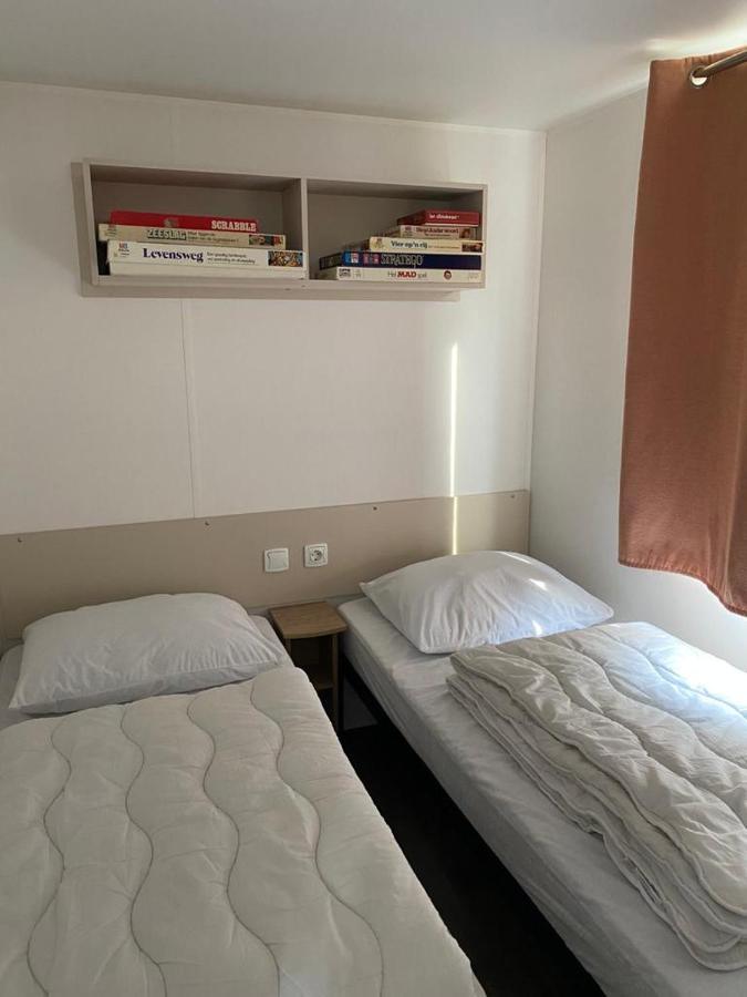 Chalet Zonnig Zeeland Hotel โอชต์คาเปลเล ภายนอก รูปภาพ